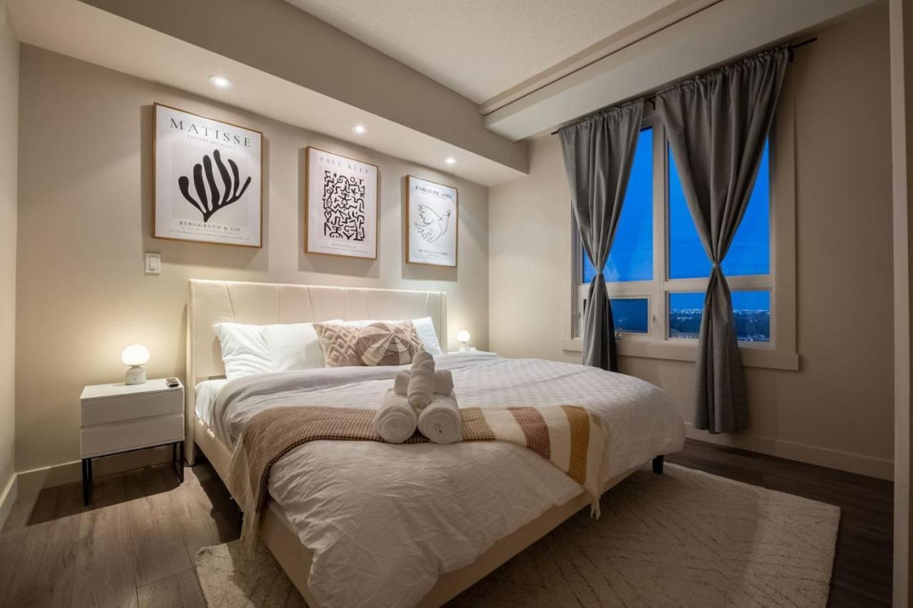 Upscale Penthouse Stay With Mountain & City Views, Free Parking, Bbq Grill, Office Space & More คาลการี ภายนอก รูปภาพ
