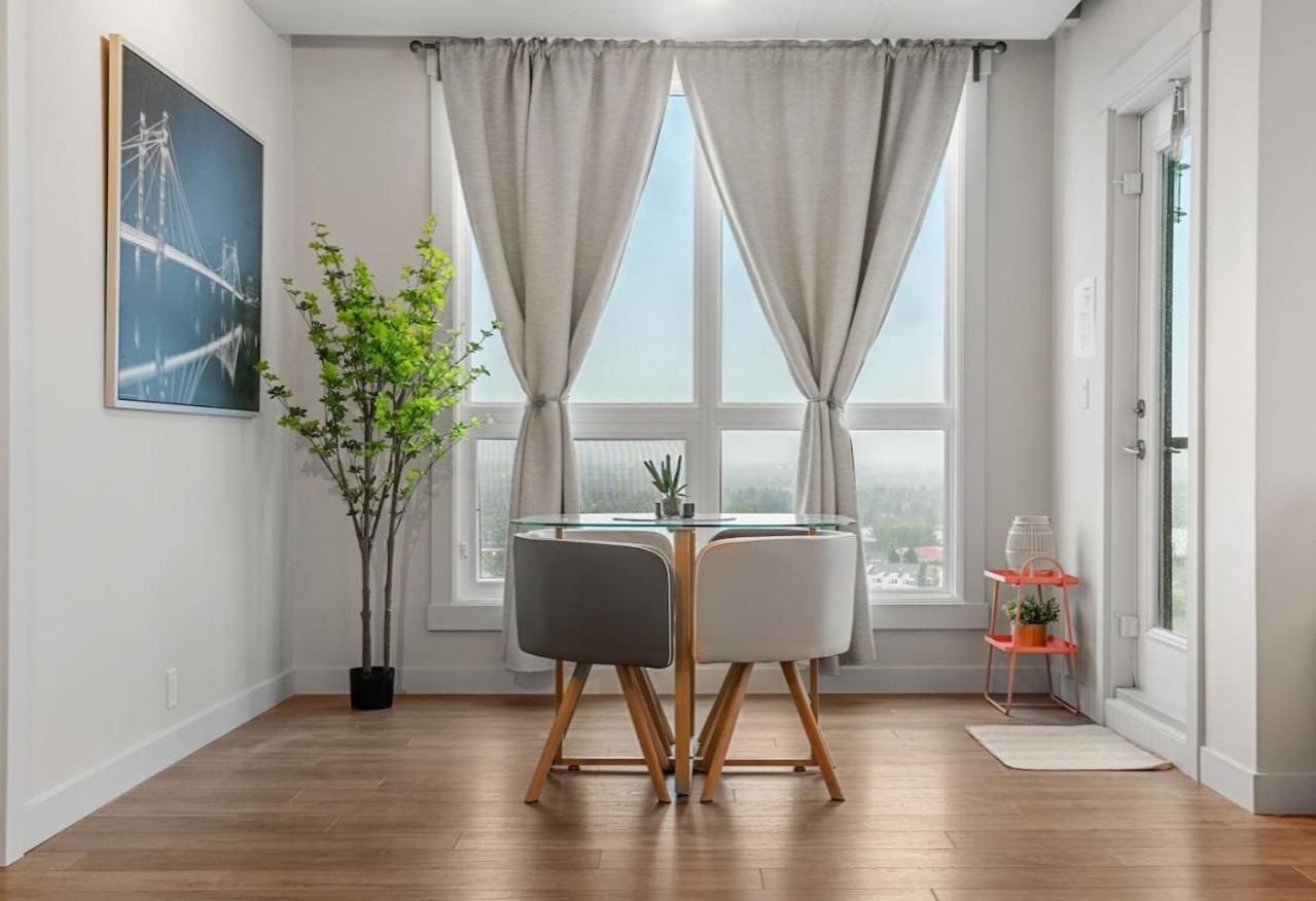 Upscale Penthouse Stay With Mountain & City Views, Free Parking, Bbq Grill, Office Space & More คาลการี ภายนอก รูปภาพ